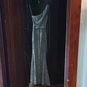 Chic One Shoulder Lace Dress in Gray